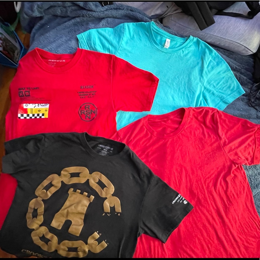 Bundle of mens tshirts